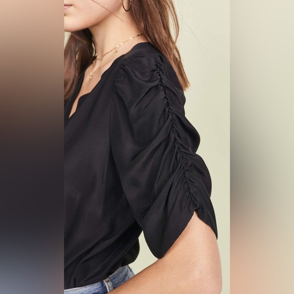 AMANDA UPRICHARD 100% silk Arabella bodysuit. Fits S/M.